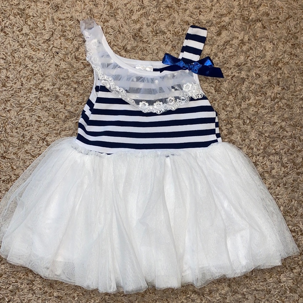 2t girls white and navy sleeveless dress with layered tulle skirting